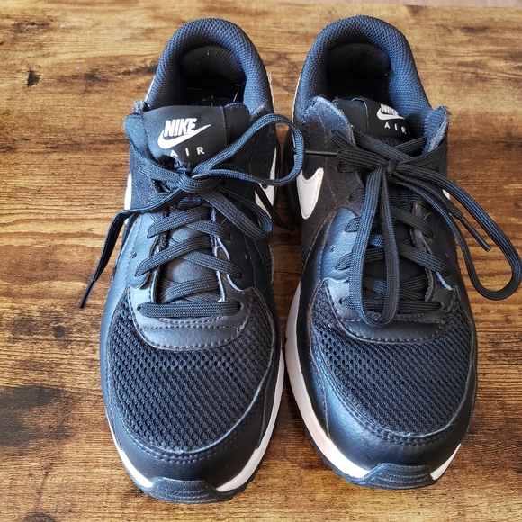 Womens Nike Air Max Excee black and white size 7 - Picture 2 of 4